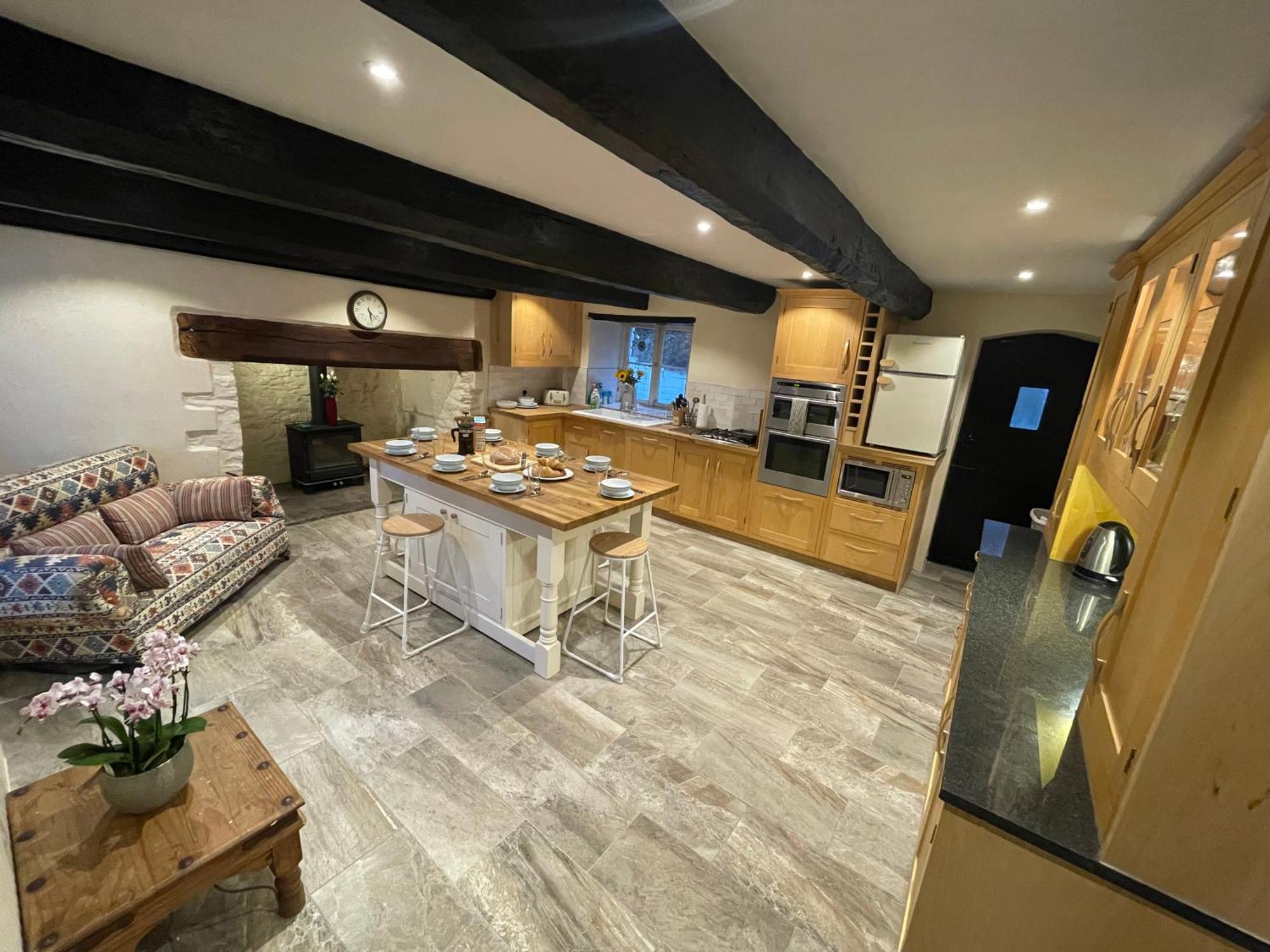 Large Historic Farmhouse In Rhondda Valley Perfect For Groups With Hot Tub Blaencwm ภายนอก รูปภาพ